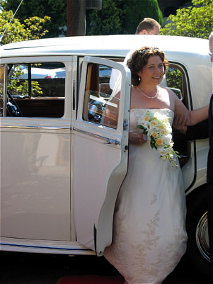 Ros and the bridal car